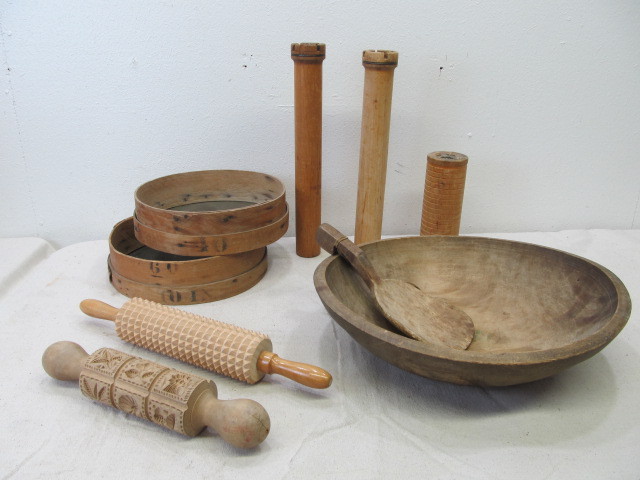 lot 48 image: Antique Primitive Wooden Items