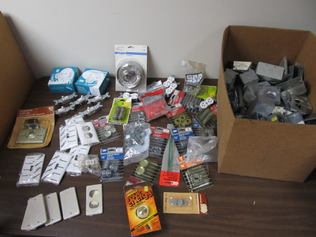 lot 54 image: Large Lot of Electrical & Lighting Items