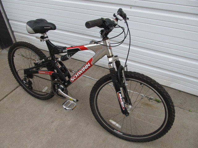 Schwinn s25 discount mountain bike specs