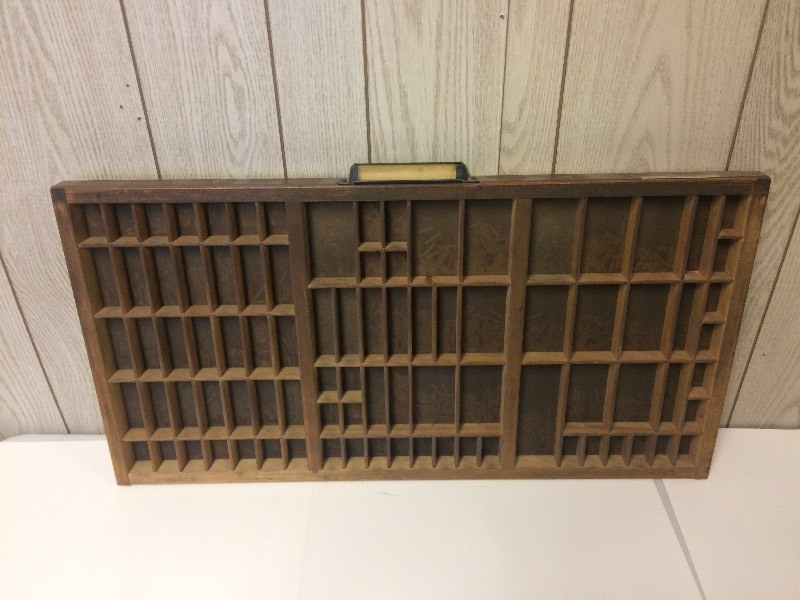 lot 2 image: Vintage Wooden Printers Box