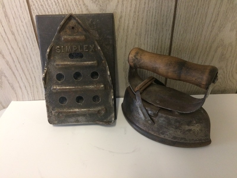lot 18 image: Vintage Iron & Simplex Stand