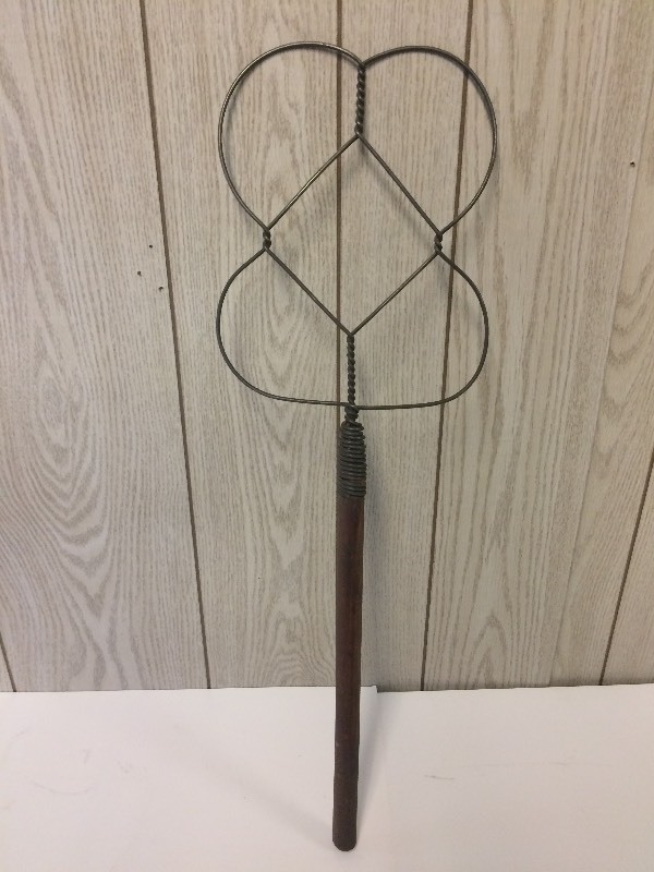 lot 23 image: Vintage Rug Beater