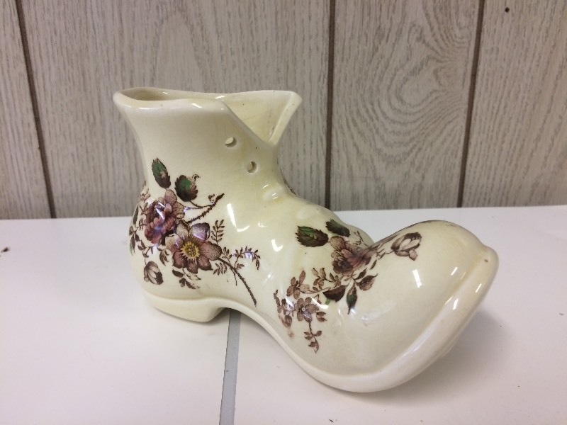lot 41 image: Royal Crownford Staffordshire England Shoe