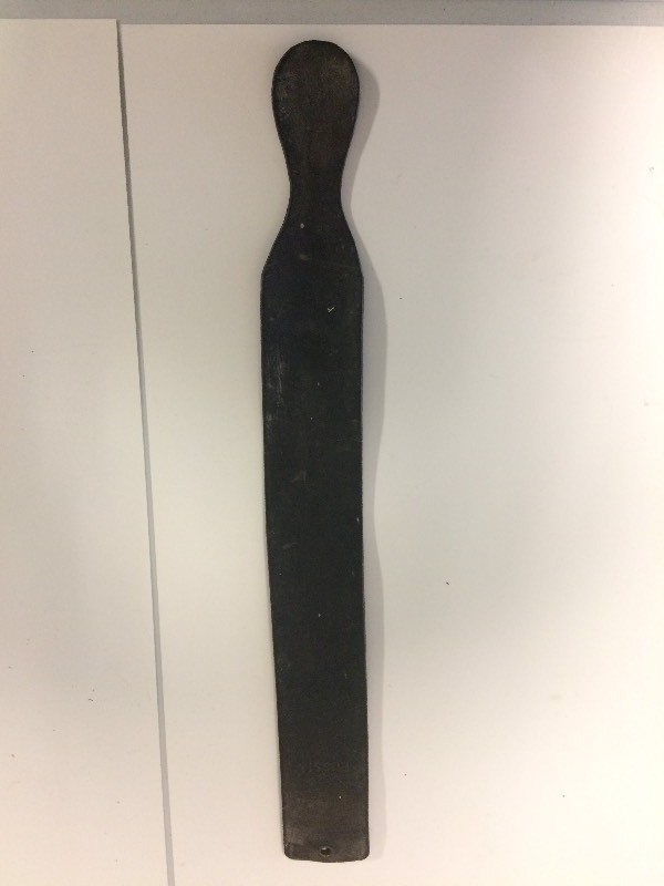 lot 42 image: Vintage Leather Razor Strap - Russia
