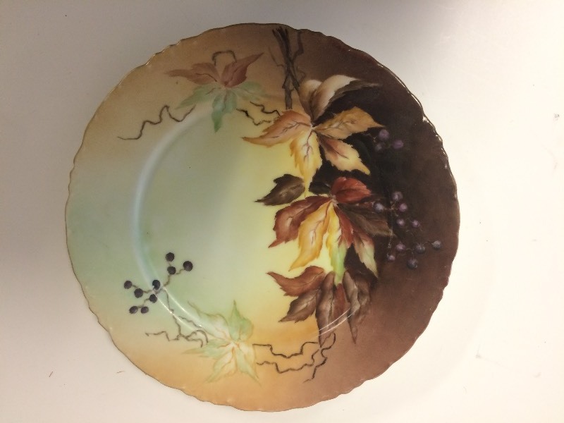 lot 46 image: Antique 8 Fall Leaf Plate Bavaria