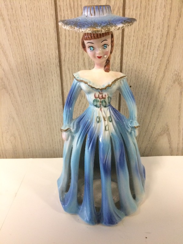 lot 55 image: Antique Napkin Lady Doll  Figurine - Candleholder