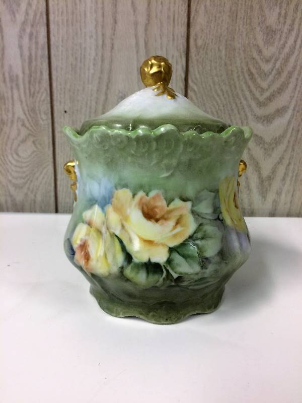 lot 74 image: Buscuit Jar & Lid