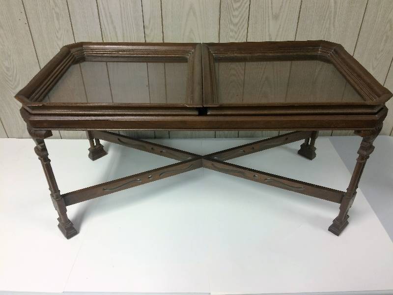 lot 89 image: Coffee Cocktail Table with Removable Glass Trays