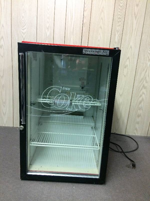 lot 17 image: Coca-Cola Cooler Refridgerator