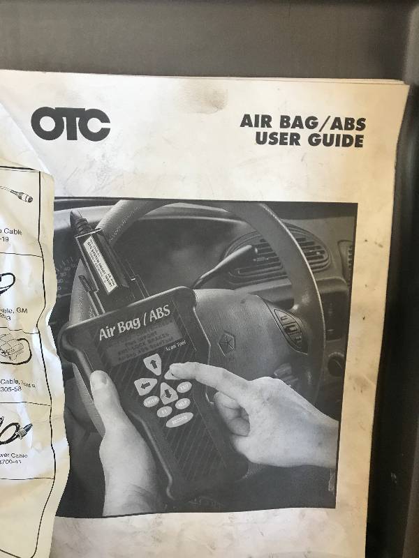 lot 9 image: Mac Tool Airbag  ABS Tool