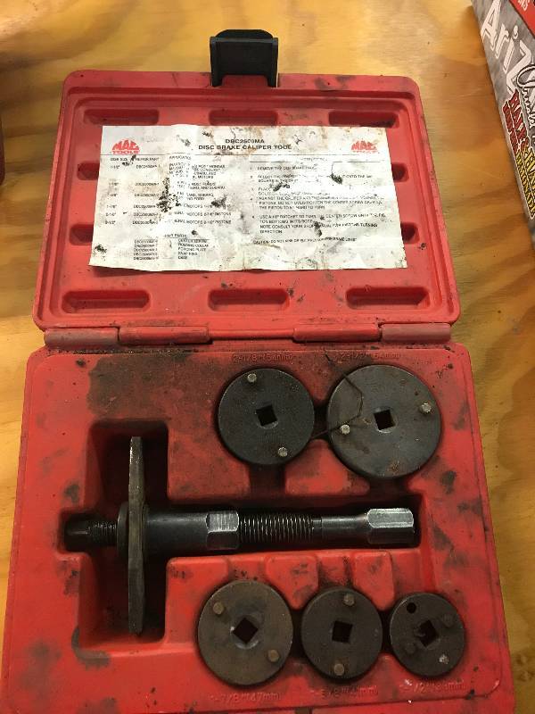 lot 11 image: Mac Tools Disc Brake Caliber Set