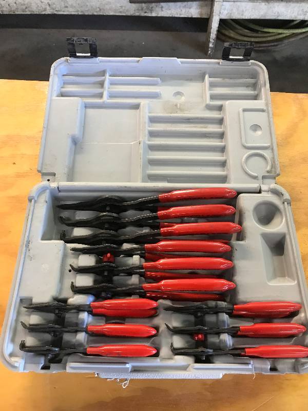 lot 20 image: Retaining Ring Pliers Set