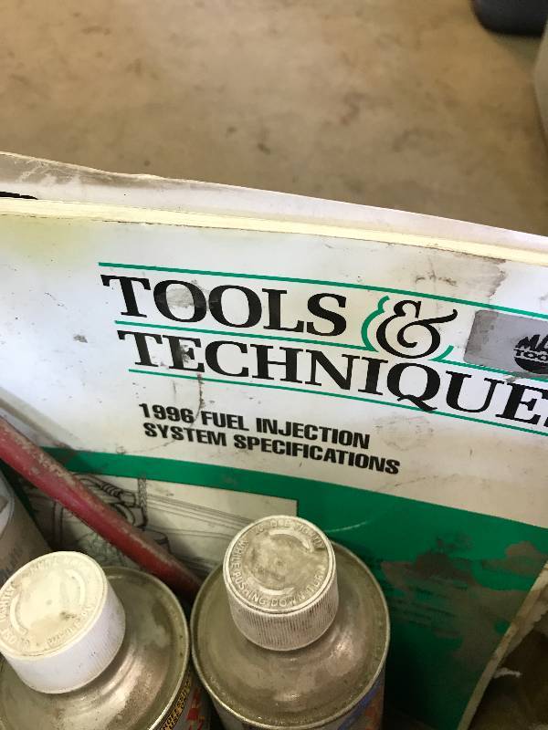 lot 121 image: Fuel Injection Tools