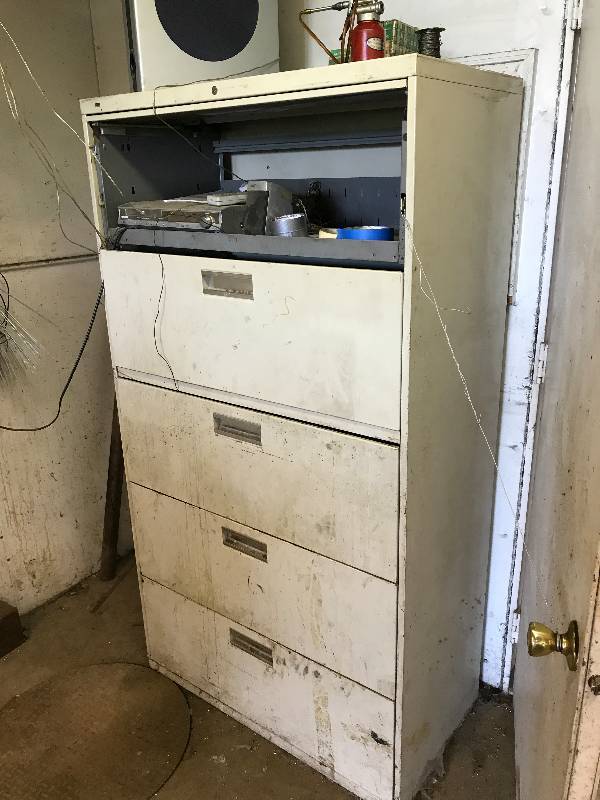 lot 124 image: Misc Filing Cabinets (3)