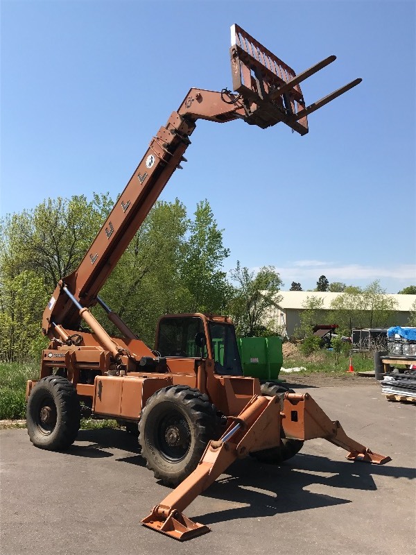 lot 1 image: Lull Model 1044C-54