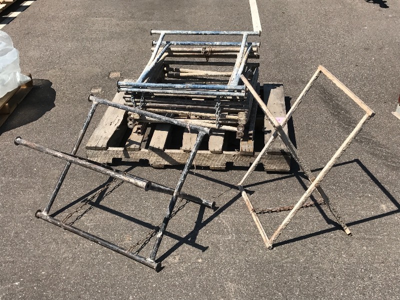 lot 10 image: Lot Of Mud Stands