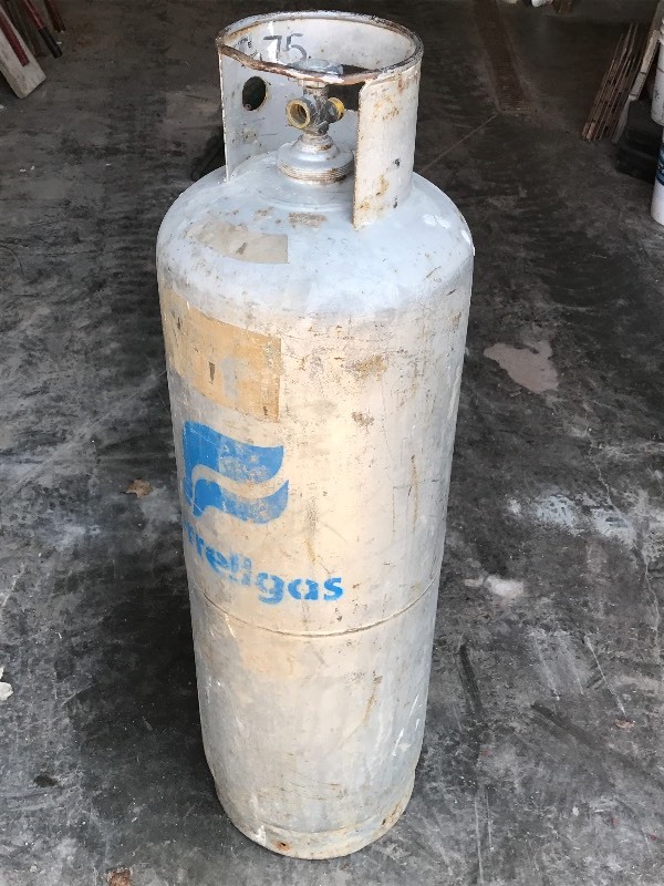 lot 17 image: (1) 100# LP Tank