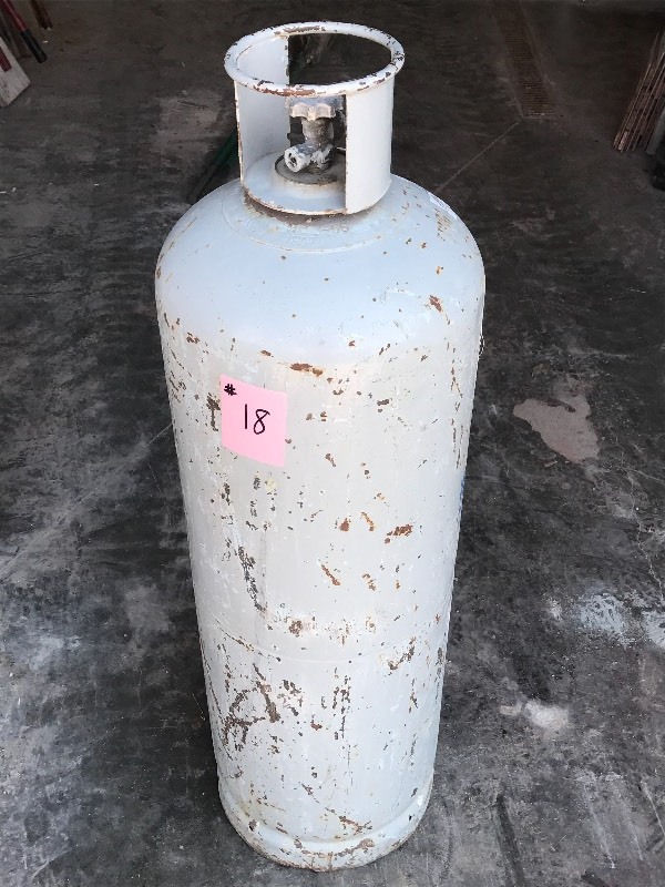 lot 18 image: (1) 100# LP Tank