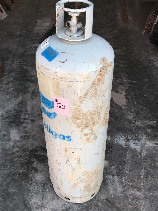 lot 20 image: (1) 100# LP Tank