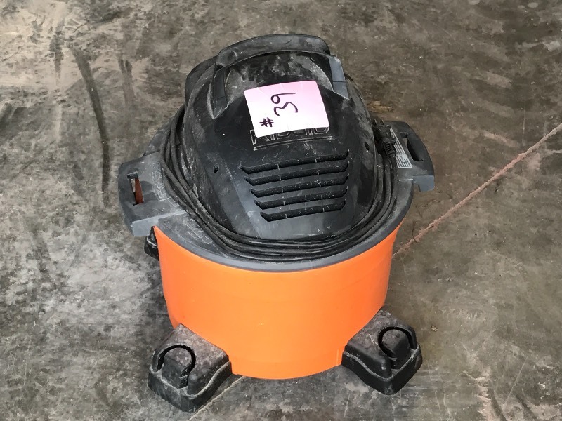 lot 39 image: Ridgid 4-Gallon WetDry Vac, Hose I...