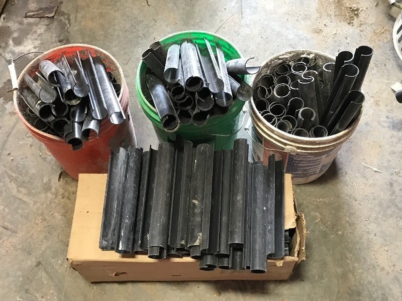lot 49 image: Lot Of (300) Wind Clips ...