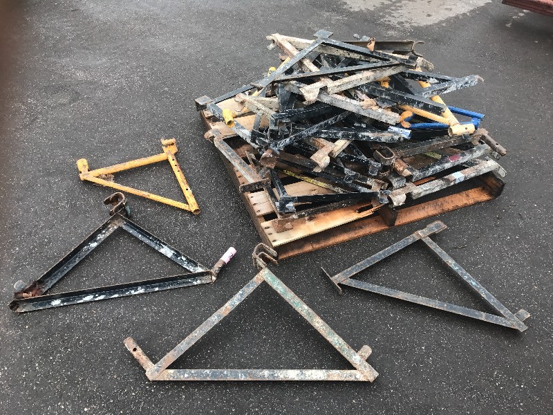 lot 68 image: Pallet Of Commercial Scaffolding Ou...
