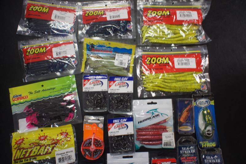 lot 71 image: Large lot of New Fishing Tackle - Tons of Variety Nice Lot