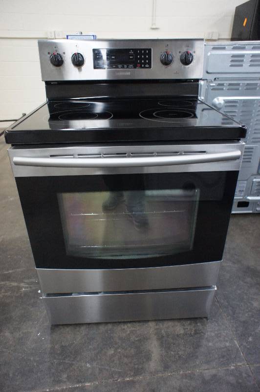 New Scratch and Dent Samsung Model ( FER300SX) Electric Range