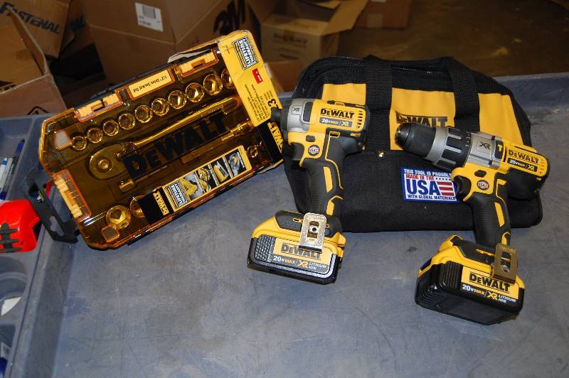 BRAND NEW-20V Max (4.0 Ah) Li-Ion Brushless Cordless Hammerdrill and Impact Kit Tool Kit