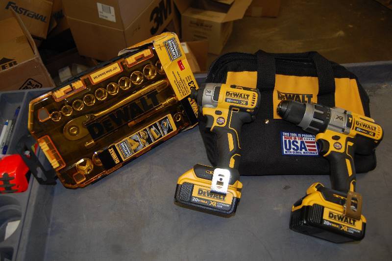 BRAND NEW-20V Max (4.0 Ah) Li-Ion Brushless Cordless Hammerdrill and Impact Kit Tool Kit
