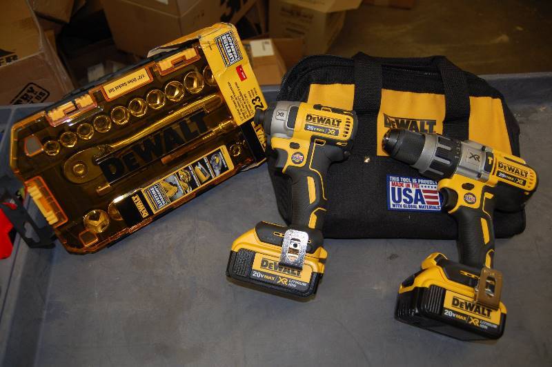 BRAND NEW-20V Max (4.0 Ah) Li-Ion Brushless Cordless Hammerdrill and Impact Kit Tool Kit