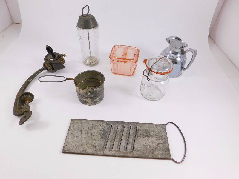 lot 5 image: Lot of Vintage Glass and Metal Items
