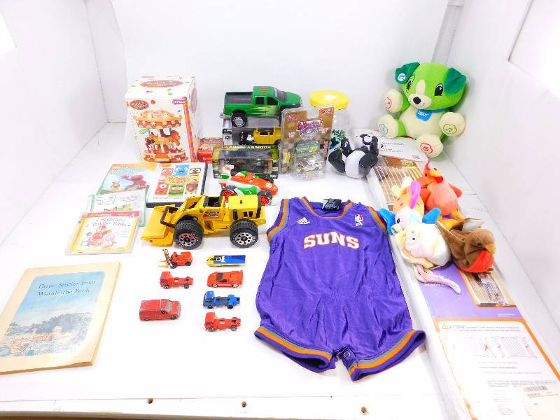 lot 18 image: Lot of Kids Items