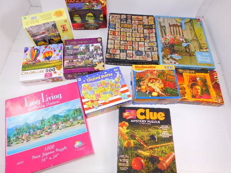 lot 19 image: Lot of Puzzles
