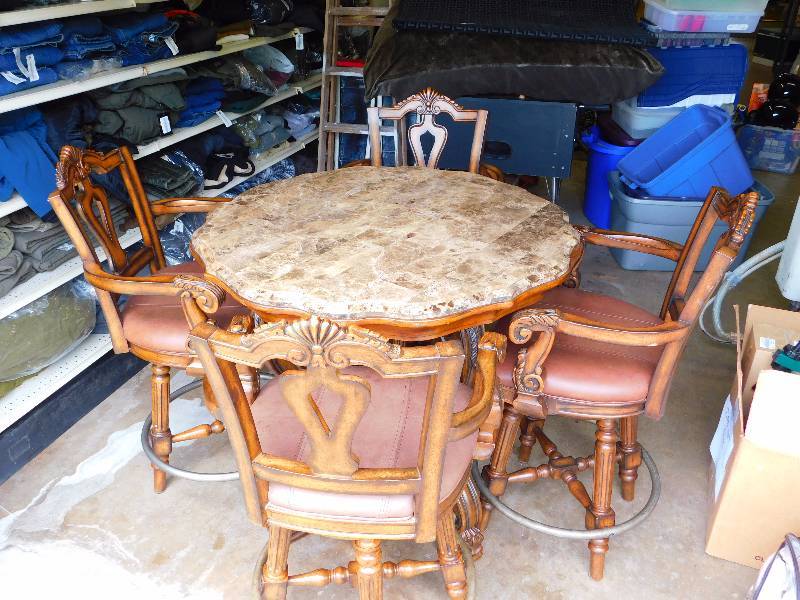 lot 2 image: Ashley Furniture 5-Piece Dining Room Set