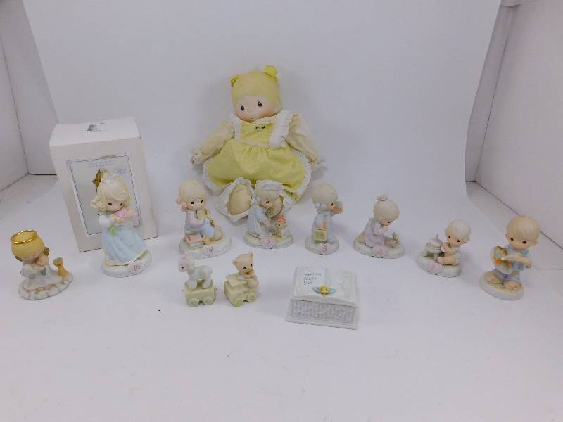 lot 42 image: Lot of Precious Moments Collectibles
