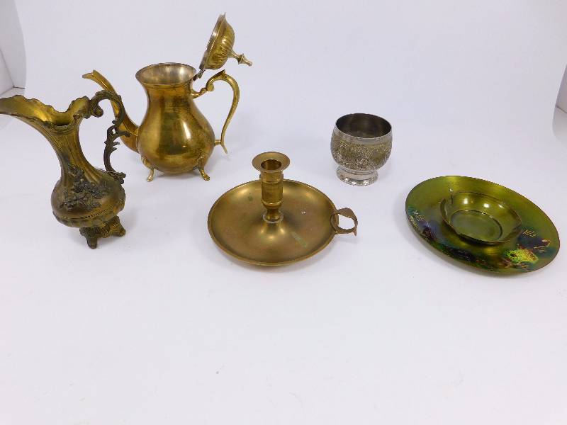 lot 48 image: Lot of Brass Items