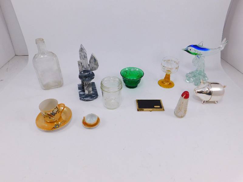 lot 49 image: Lot of Glass Items
