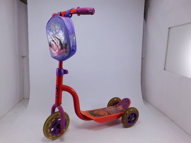 lot 52 image: Dora the Explorer 3-Wheeler