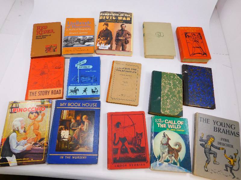 lot 54 image: Lot of Vintage Books