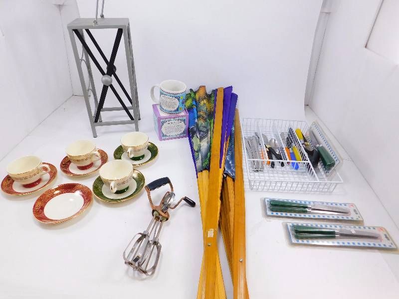 lot 59 image: Lot of random items