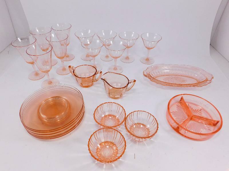 lot 60 image: Lot of Pink Glass Dishes