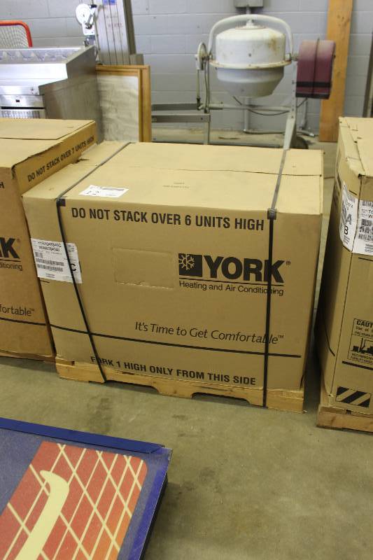 lot 12 image: York 4.0T R22  AC Unit New In Factory Crate
