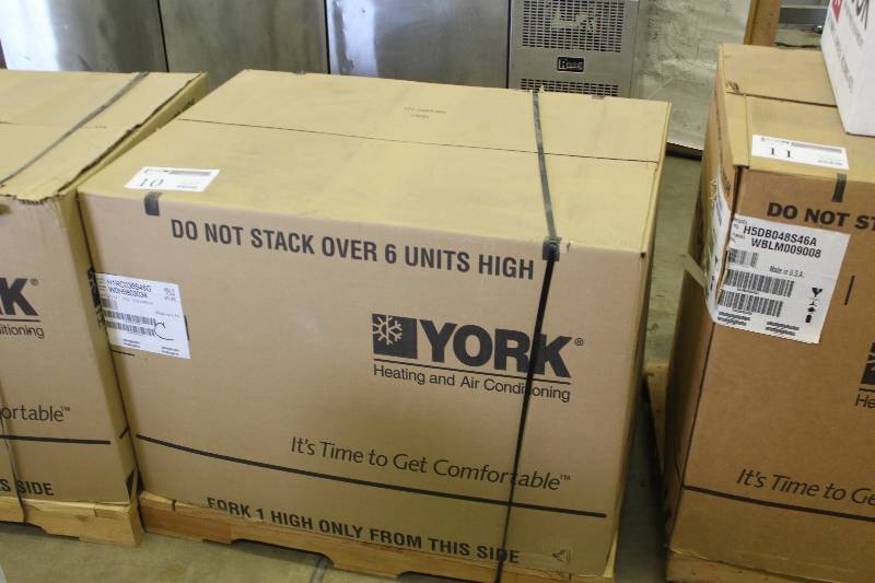 lot 10 image: York 3.0T R22  AC Unit New In Factory Crate