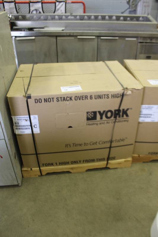 lot 9 image: York 4.0T R22  AC Unit New In Factory Crate