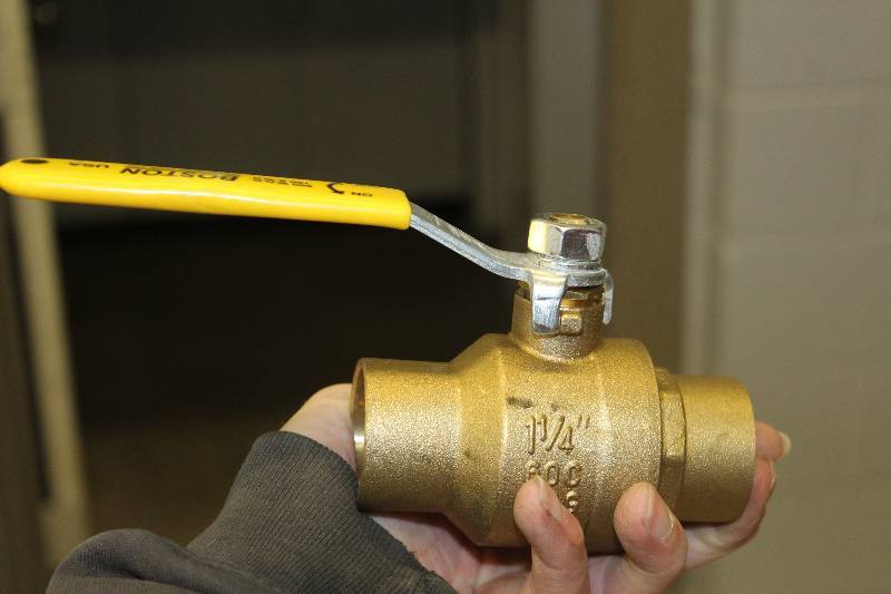 lot 70 image: Boston Metal Products 1-14in. Forged Brass CxC Ball Valve