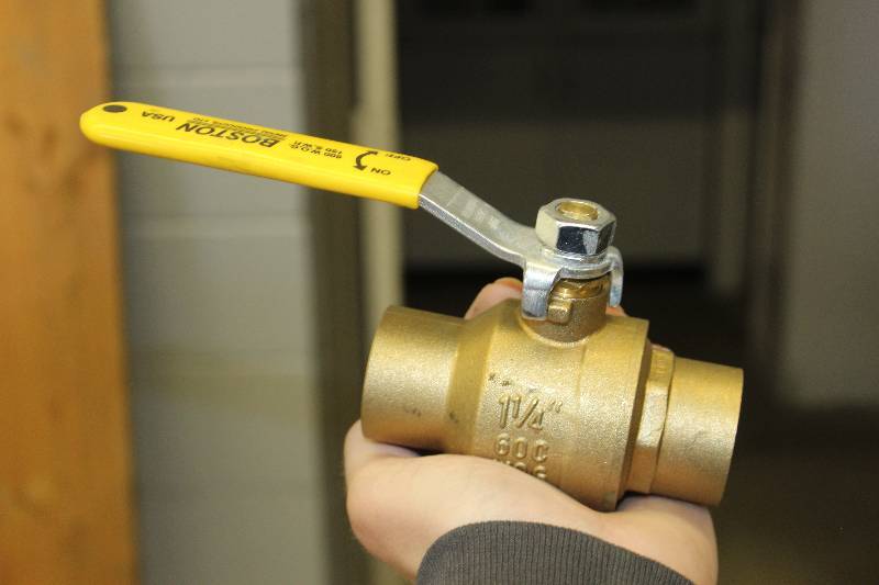 lot 72 image: Boston Metal Products 1-14in. Forged Brass CxC Ball Valve