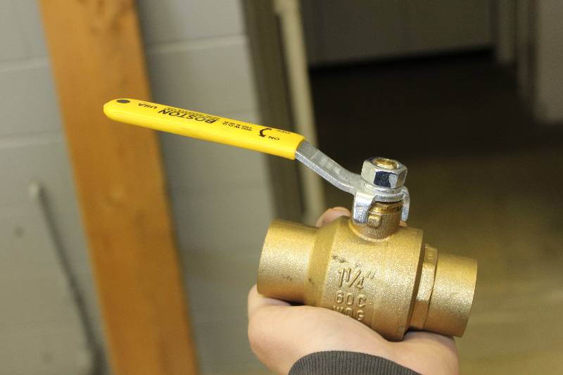 lot 71 image: Boston Metal Products 1-14in. Forged Brass CxC Ball Valve