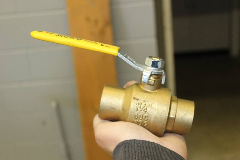 lot 75 image: Boston Metal Products 1-14in. Forged Brass CxC Ball Valve