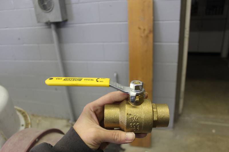 lot 74 image: Boston Metal Products 1-14in. Forged Brass CxC Ball Valve